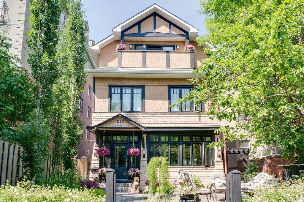 Calgary Westways Guest House Exterior photo