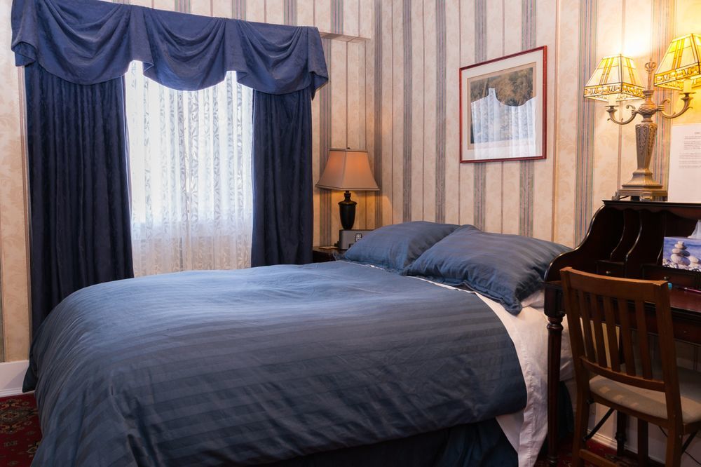 Calgary Westways Guest House Exterior photo